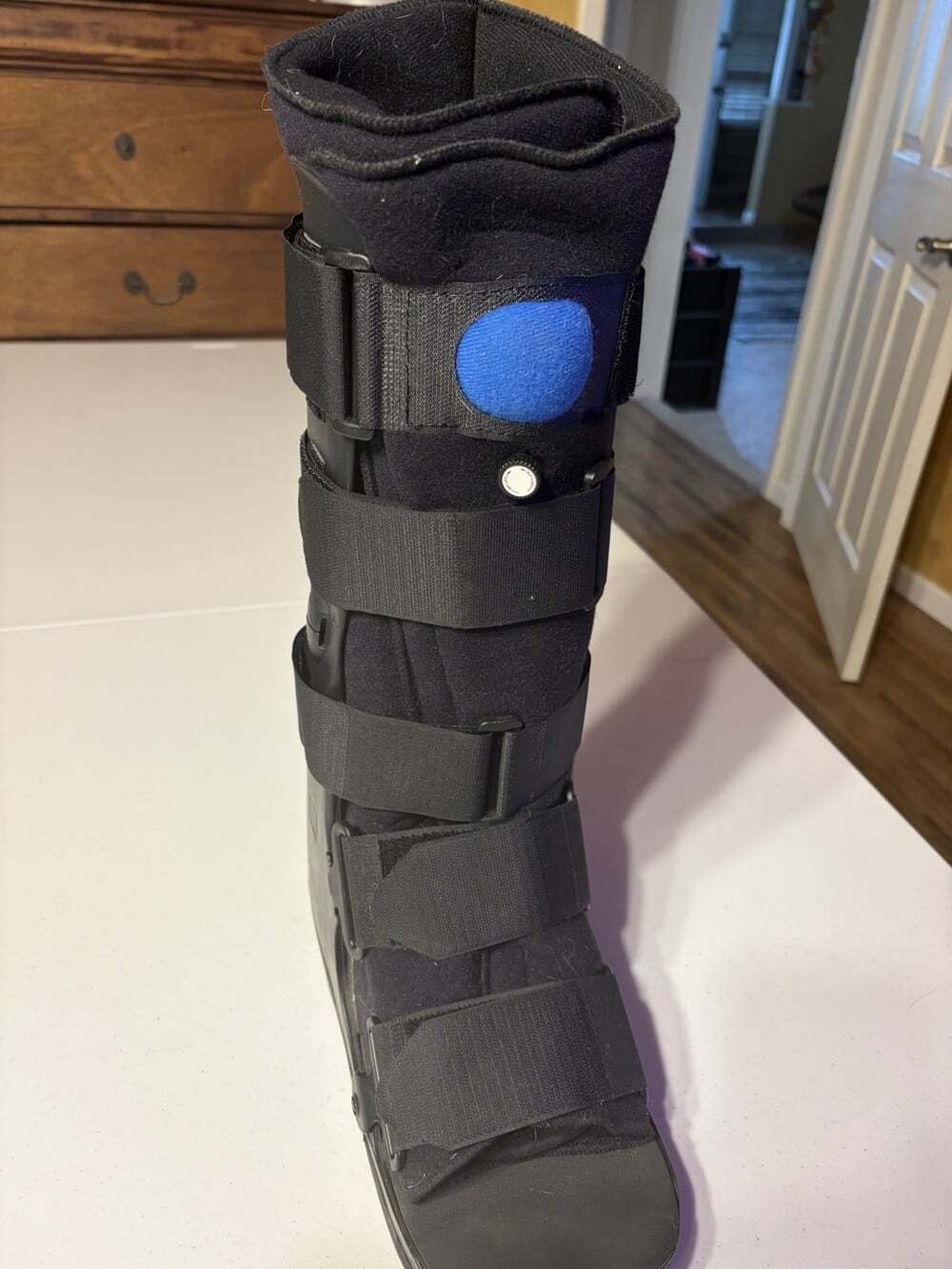 Ossur Tall Form Fit Walking Boot/Brace -Adjustable - size M